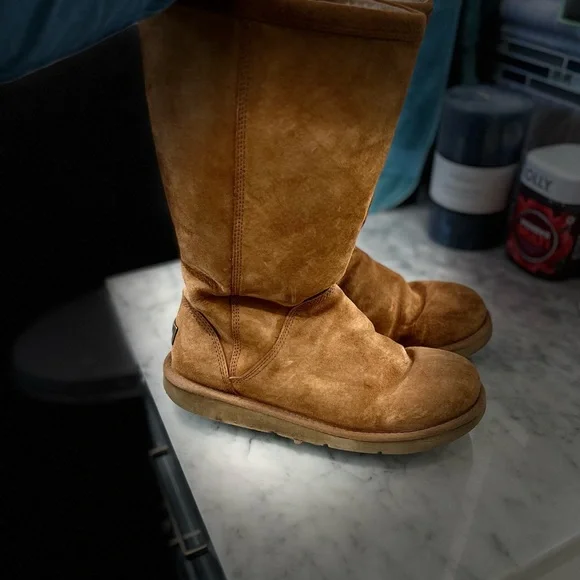 UGG | Shoes | Lightly Used Ugg Winter Warm Boots | Poshmark display picture 2